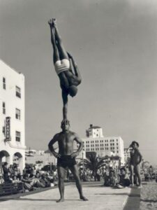 Muscle Beach -old-1