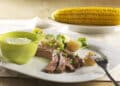 Okseslag og majs med korianderdip