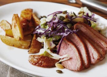 Andebryst med sprød kålsalat