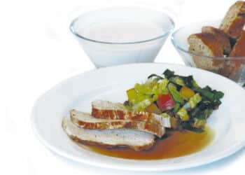 Kalkunbryst og lun linsesalat