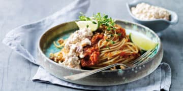 Spaghetti med rødpebersauce og val